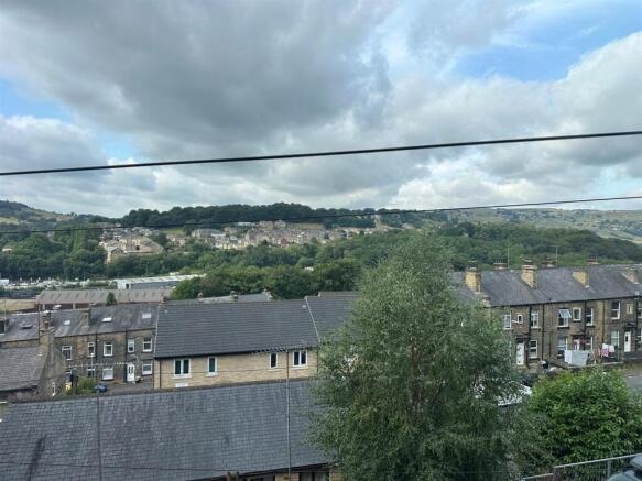 2 bed Terraced to rent Image 10