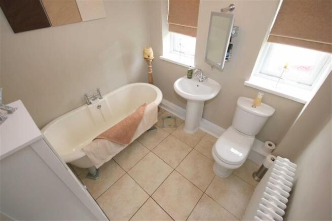 FAMILY BATHROOM / WC