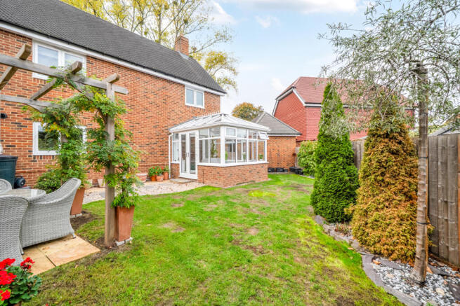 Melrose Close, Farnham, GU9 photo 4