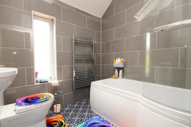 10 Bathroom.JPG