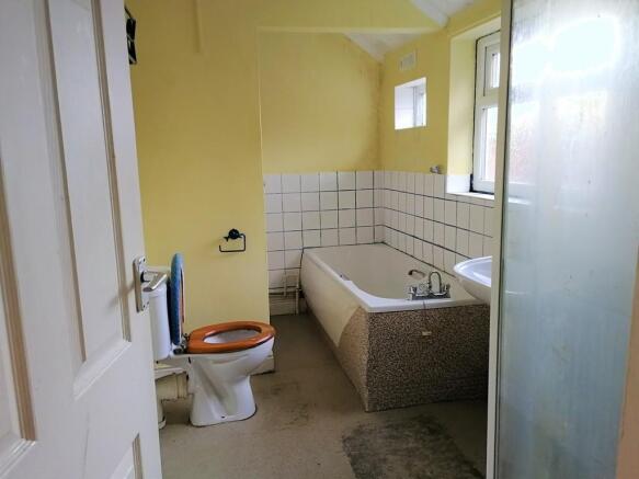 ground floor bath...