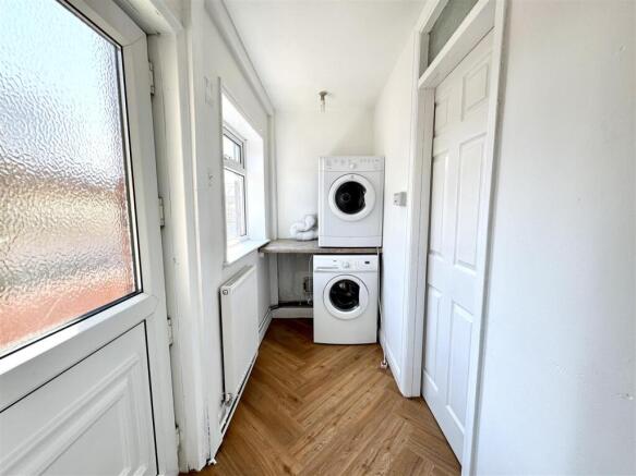 2 bed End of Terrace to rent Image 9