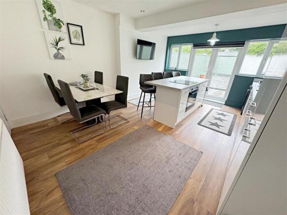 KITCHEN-DINER