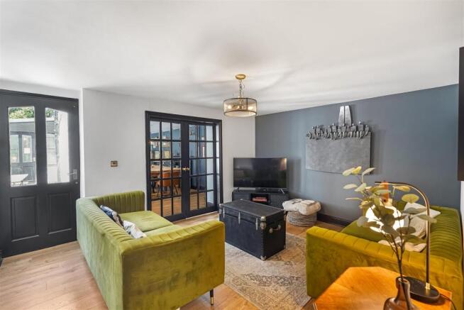 9 bed Semi-Detached for sale Image 7