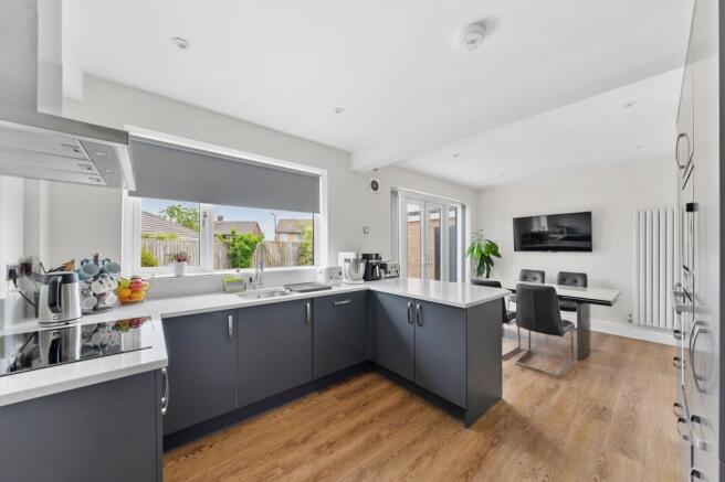 4 bed Detached for sale Image 9