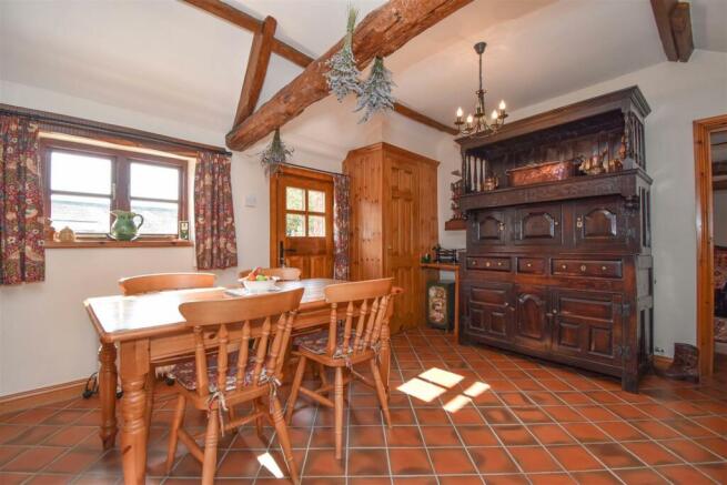 1 Close House Cottages Kitchen b.jpg