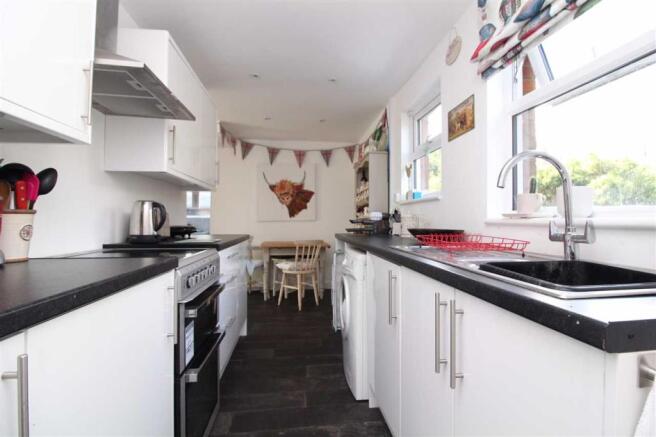 L-Shaped Kitchen /