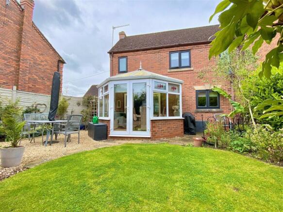 garden to house