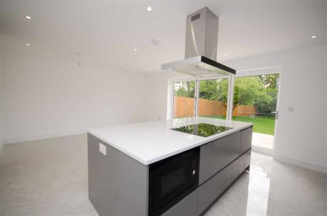 OPEN PLAN DINING KIT/FAMILY ROOM