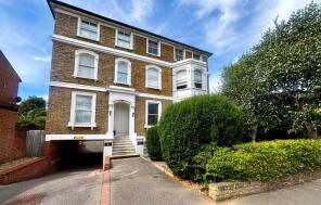 Flat 6, 6 Lyndon House, Berrylands, Surbiton KT5 8JE