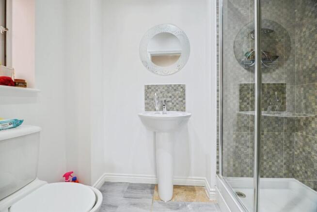 4 bed Detached for sale Image 10