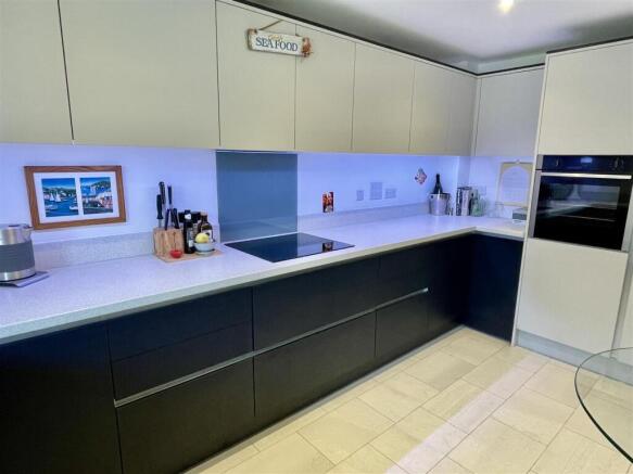 Kitchen 1.jpeg