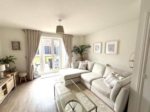 Lounge/Dining Room