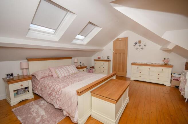 Master bedroom pic 2.jpg