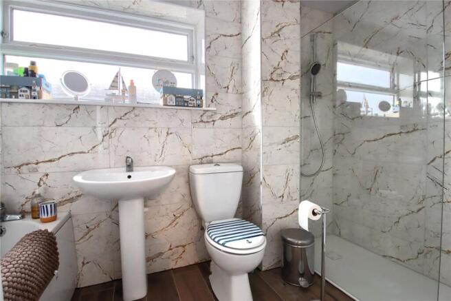 4 bed Detached for sale Image 11