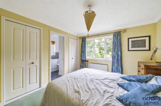e2d0b7b2-bed2-433...