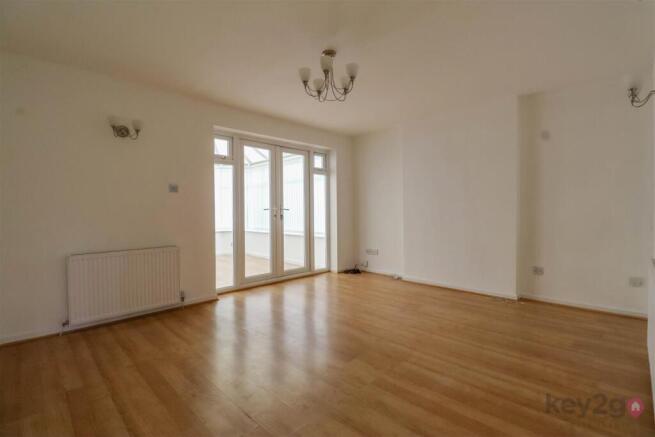 4 bed Detached for sale Image 8