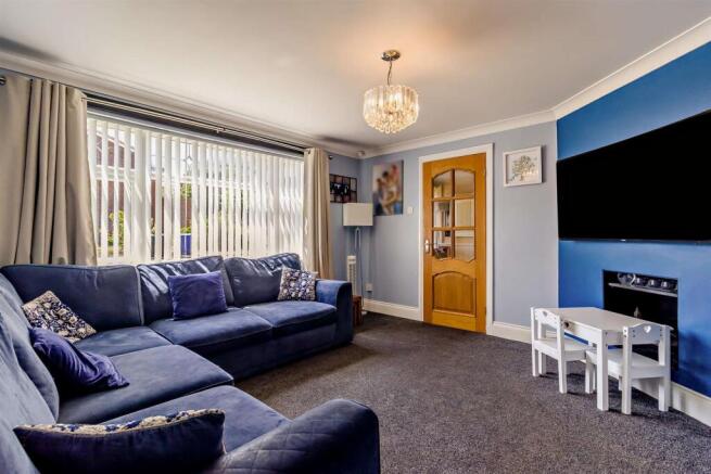 5 bed Semi-Detached for sale Image 5