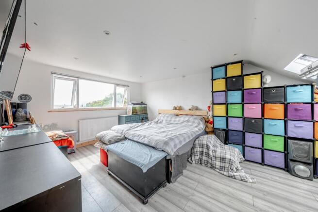 4 bed Semi-Detached for sale Image 11