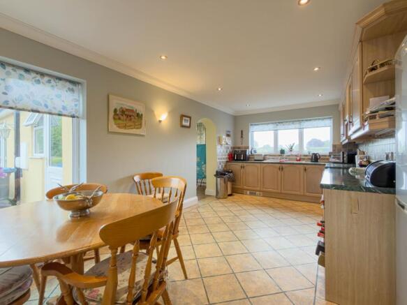 3 bed Detached for sale Image 9
