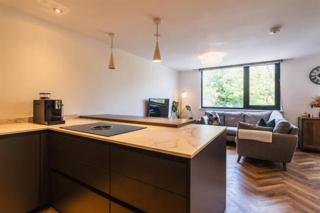2 bed Apartment for sale Image 11