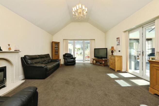 3 bed Detached Bungalow for sale Image 12