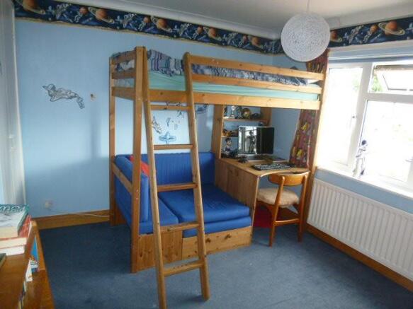 BEDROOM 2