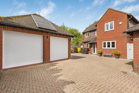Canal Court, Wantage, OX12