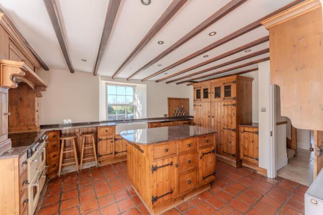 5 bed Detached for sale Image 5