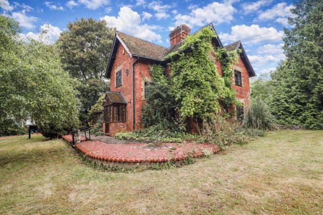 The Grounds of Keepers Cottage