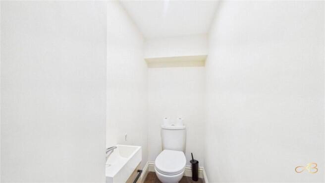 2 bed Terraced to rent Image 4
