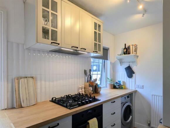 Kitchen 2.jpg