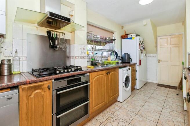 Knolton Way, SLOUGH photo 4