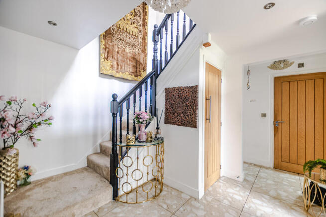 5 bed Detached for sale Image 10