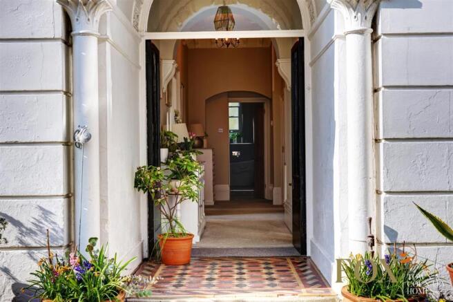 11 Lansdowne Crescen