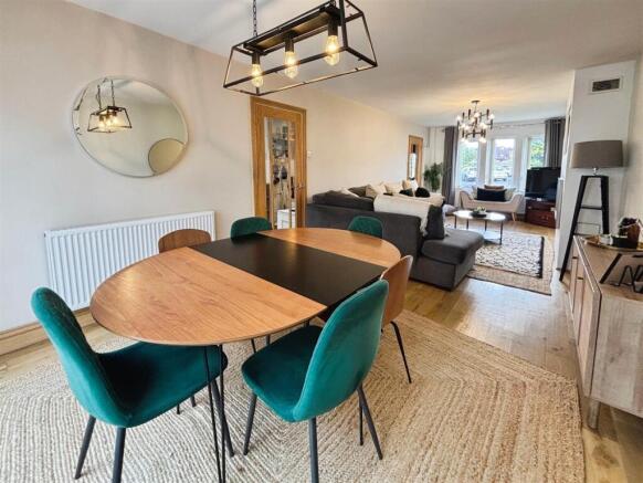 4 bed Detached for sale Image 4