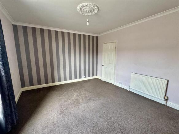 4 bed Terraced to rent Image 6
