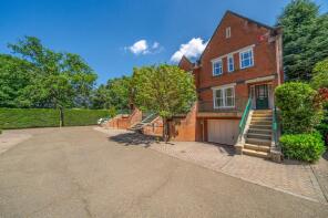 20, Chapel Square, Virginia Water GU25 4SZ
