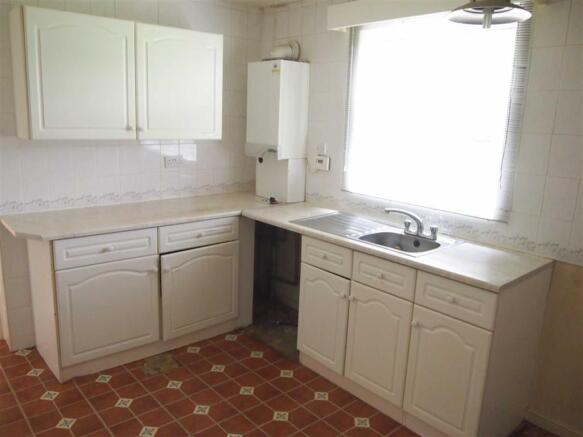 KITCHEN/DINING ROOM