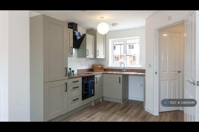 Kitchen With Integrated Fridge/Freezer