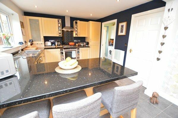 open plan dining/kitchen