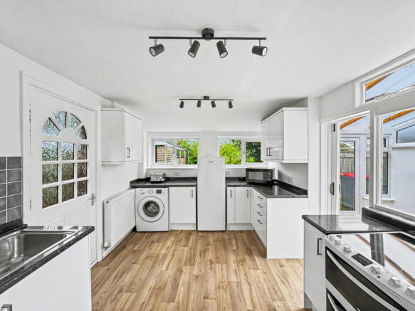 4 bed Semi-Detached for sale Image 5