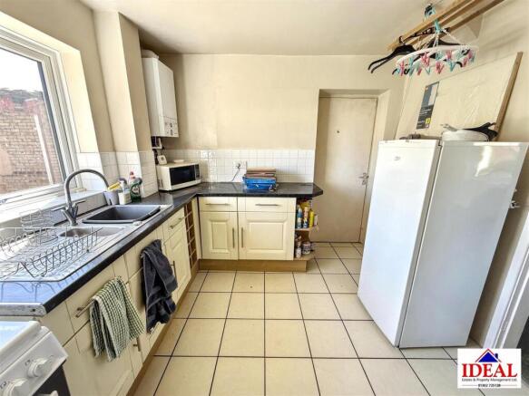 4 bed Semi-Detached for sale Image 11
