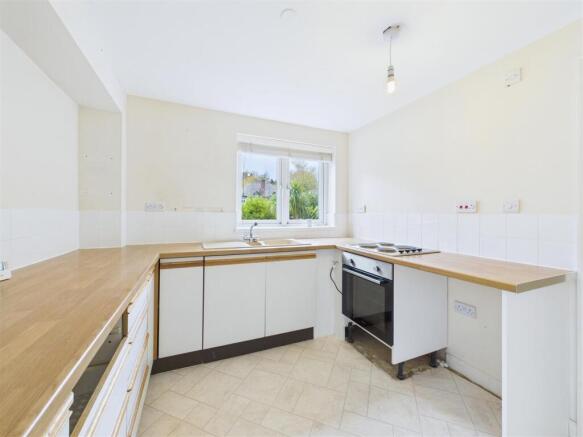 4 bed Detached for sale Image 8