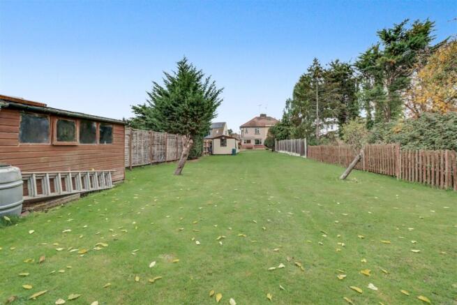 52 RUNWELL ROAD INSIDE-16.jpg