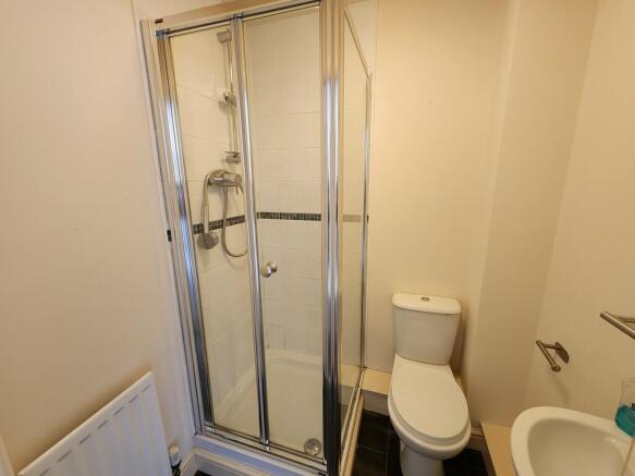 2 bed Apartment to rent Image 7
