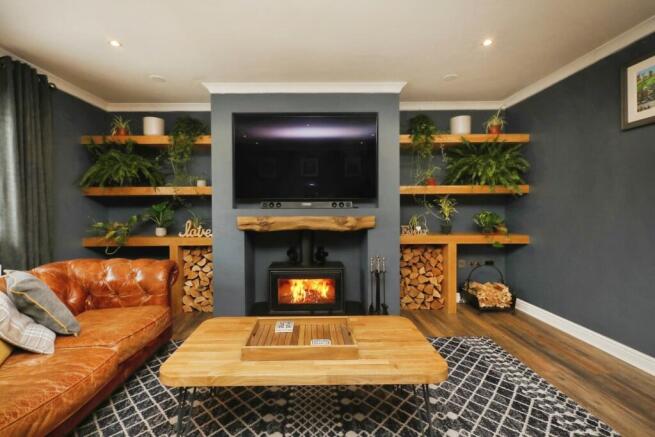 4 bed Detached for sale Image 4