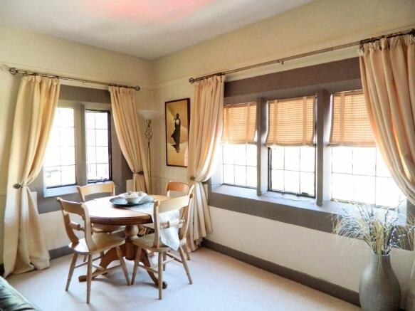 Lounge / Dining R...