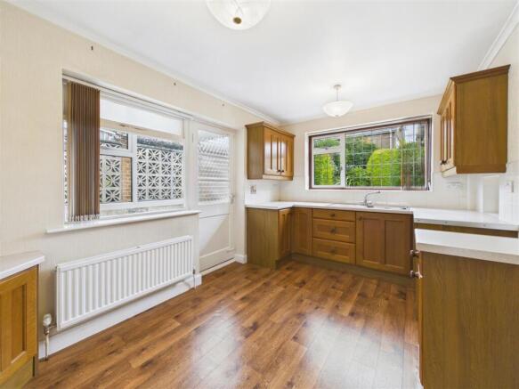 2 bed Detached Bungalow for sale Image 7