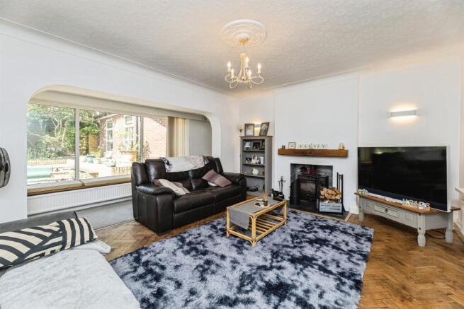 4 bed Detached for sale Image 11